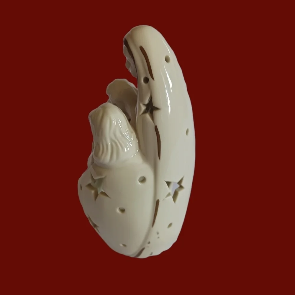 Scotts holy family tea light beige color and gold